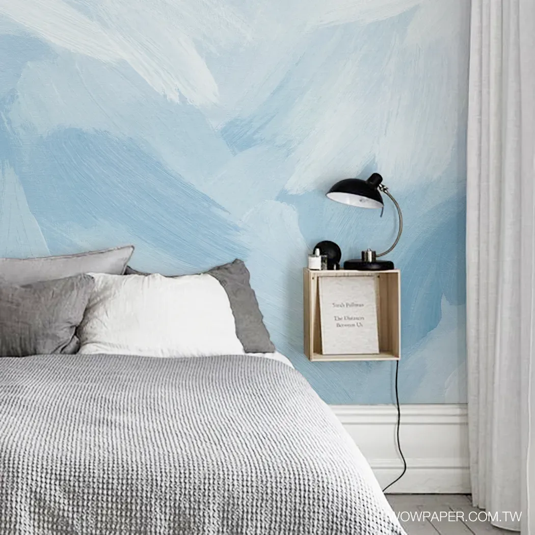 搭配輕盈油彩壁紙的舒適臥室設計