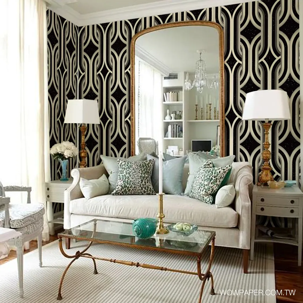 奢華空間搭配香檳金與黑色的鎖鏈圖騰壁畫