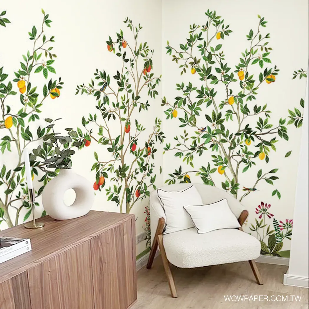 法式中國風的柑橘花園壁紙讓客廳角落亮了起來