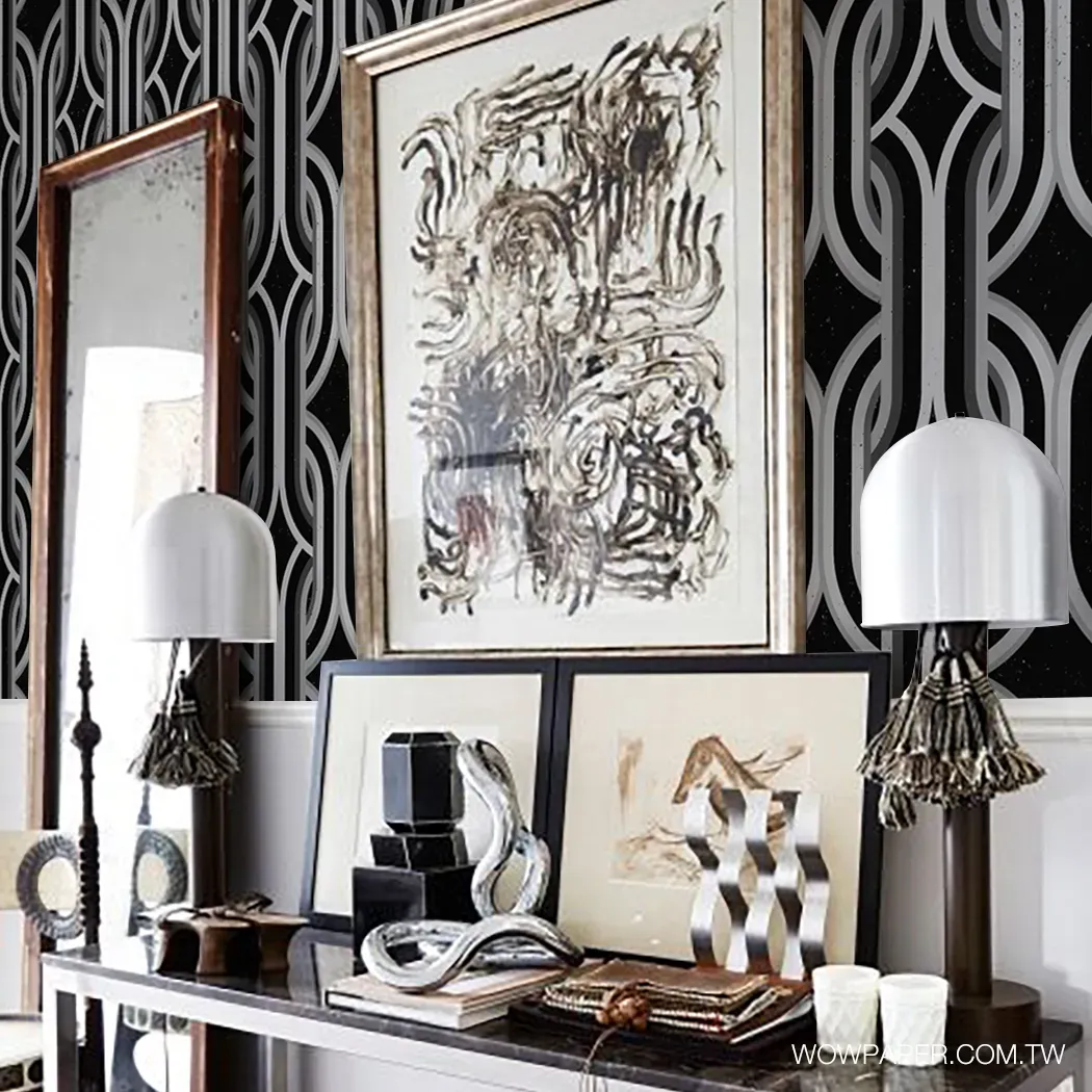 搭配鎖鏈圖騰壁畫的奢華空間設計