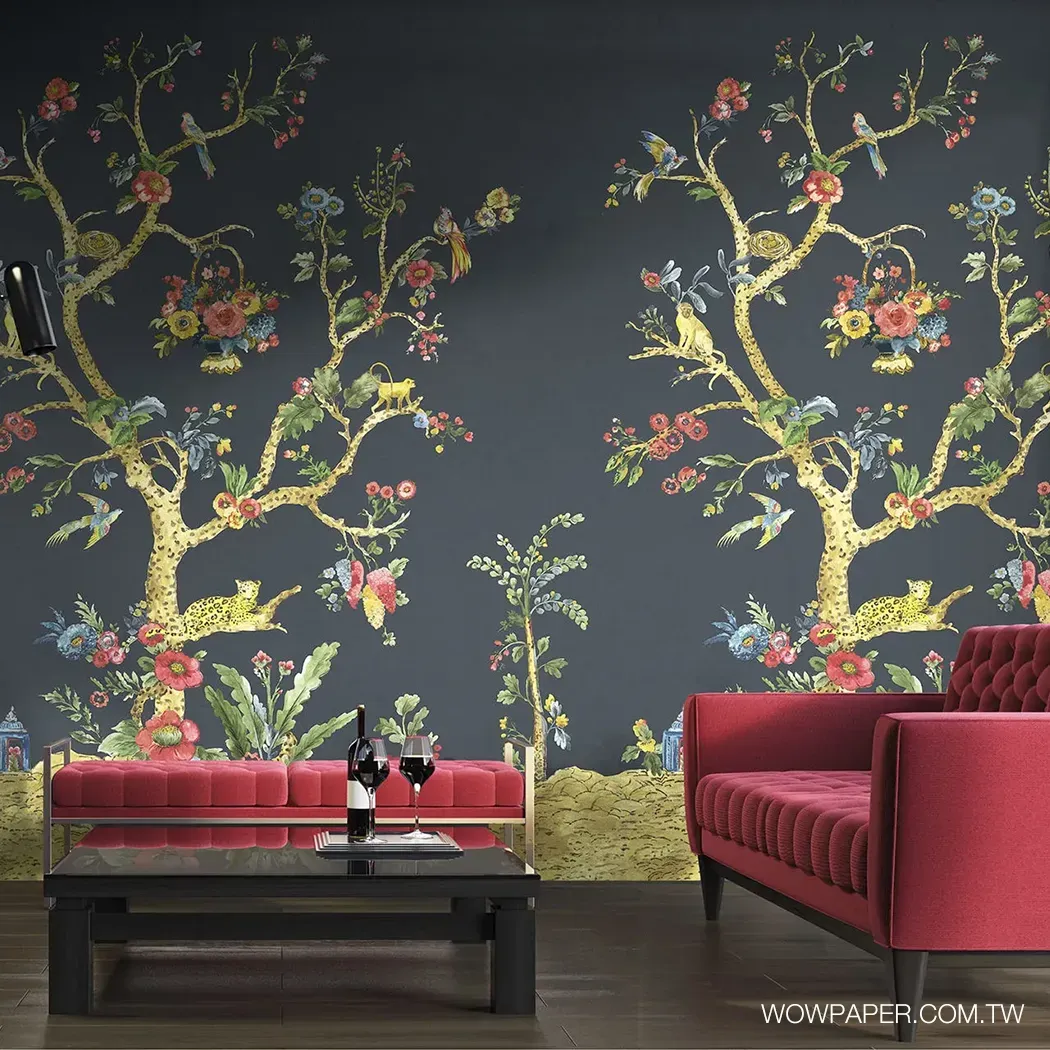 鮮艷色彩的沙發搭配深色坦尚尼亞生命樹壁紙